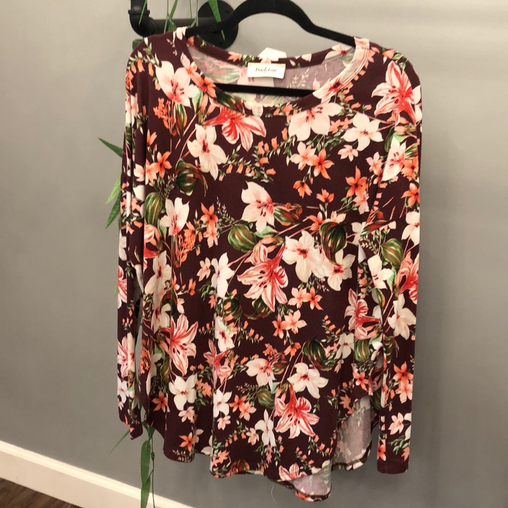 Burgundy floral tee. NWOT